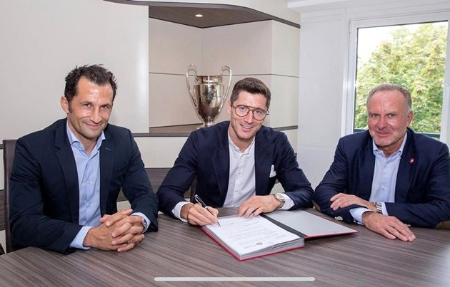Chuyển nhượng bóng đá từ Đức, Bayern Munich và Robert Lewandowski kí hợp đồng mới cho đến ngày 30/6/2023. Hợp đồng cũ của tiền đạo người Ba Lan ban đầu sẽ hết hạn vào ngày 30/6/2021.