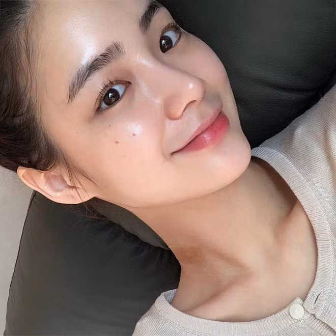 Cô nàng mặt mộc trở nên hot trên Instagram đó là người mẫu ảnh Hàn Quốc - Hong Soo Joo.