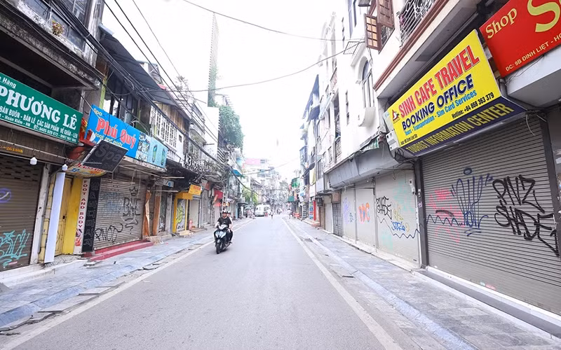 Góc phố Lương Ngọc Quyến sáng ngày đầu tiên của đợt nghỉ lễ 30/4 - 1/5 năm nay.