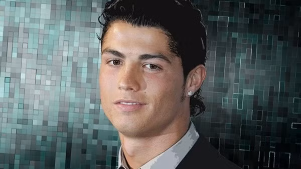 Trước Piazon, siêu sao người Bồ Đào Nha là Cris Ronaldo cũng từng bị nghi ngờ liên quan đến hành vi hiếp dâm một phụ nữ tại khách sạn Sanderson (Anh). Người phụ nữ này đã tố cáo đích danh CR7 tấn công tình dục cô ta sau trận đấu giữa Man United vào Fulham năm 2005. Ngay sau đó, Cris Ronaldo bị cảnh sát triệu tập để điều tra. Tuy nhiên, CR7 đã được cảnh sát minh oan nhưng vết nhơ đó vẫn đeo bám cầu thủ này.