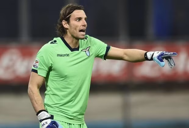 Năm nay, Lazio đang bay cao trên bảng xếp hạng với những màn trình diễn hết sức ấn tượng. Họ đã có chuỗi 7 trận thắng liên tiếp ở Serie A với đẳng cấp của những cầu thủ trên hàng công, trong đó phải kể đến sự chắc chắn và hoàn hảo của thủ thành Federico Marchetti.