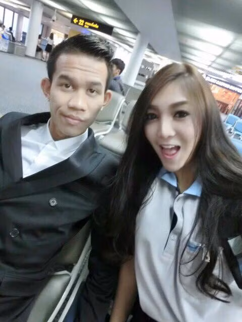 Wariya Wongputtha là người yêu của tiền vệ tuyển Thái Lan, Sanrawat Dechmitr.