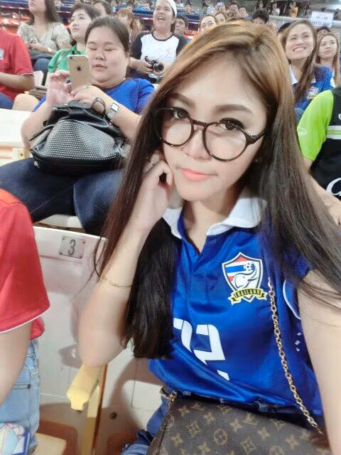 Wariya Wongputtha sở hữu nét tươi tắn và một khuôn mặt v-line thời thượng.