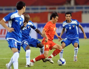 Gặp Kuwait tại vòng bảng Cúp 1.000 năm Thăng Long, bằng kinh nghiệm vượt trội, ĐT Việt Nam đã dễ dàng đánh bại đội U23 Kuwait với tỷ số 3-0 nhờ các pha lập công của Việt Thắng, Minh Phương và Trọng Hoàng.