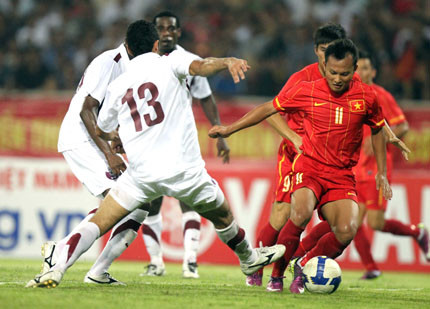 ĐT Việt Nam đã bị đối thủ vượt lên dẫn trước từ rất sớm. Thế nhưng bằng tinh thần thi đấu quật khởi, các chàng trai áo đỏ đã lội ngược dòng để giành chiến thắng với tỷ số 2-1 nhờ các pha lập công của Trọng Hoàng và Quang Hải.