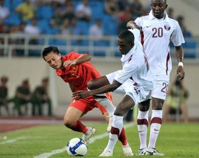 ĐT Việt Nam đã có trận đấu xuất sắc trước đội chủ nhà Qatar để giành chiến thắng với tỷ số 2-1 nhờ cú đúp ở các phút 21 và 30 của tiền vệ Trọng Hoàng.