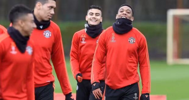 Theo Esportes, do không được trọng dụng ở MU, tiền vệ Andreas Pereira sẽ từ chối kí hợp đồng mới và muốn ra đi để tìm kiếm cơ hội phát triển tài năng. Anh hiện chỉ còn 18 tháng trong bản giao kèo hiện thời với Quỷ đỏ.