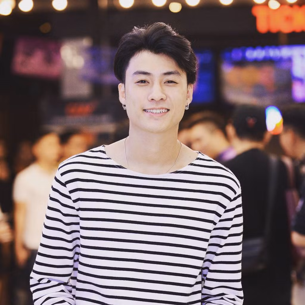 Chàng trai gầy gò Vương Anh năm nào từng để lại nhiều dấu ấn khi đóng vai Ole trong phim. Không nhiều đất diễn như các diễn viên khác, anh vẫn khiến nhiều người nhớ đến mình bằng lối diễn hài hước, dí dỏm.