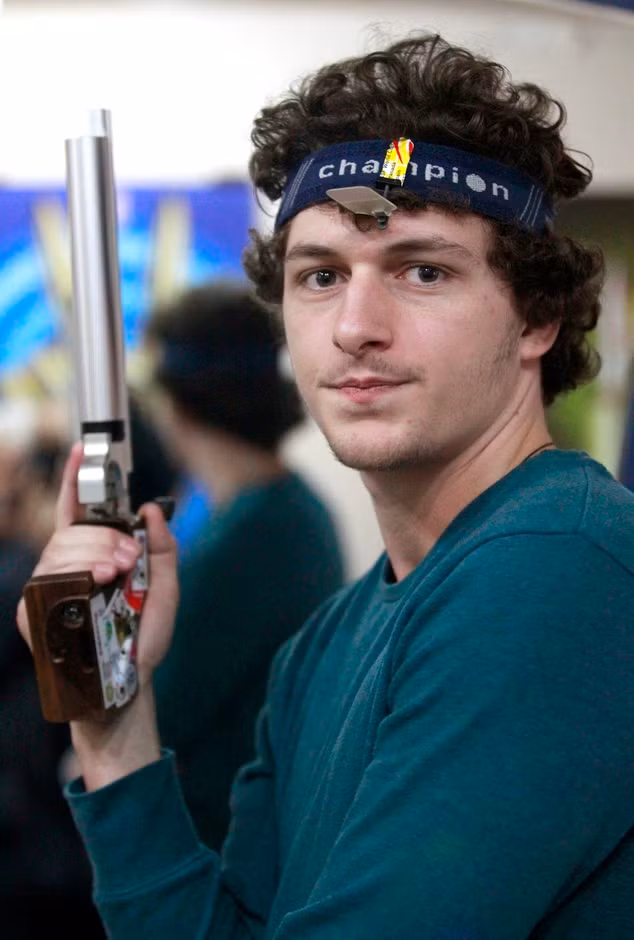 Trong sự nghiệp của mình, bà Salukvadze từng giành được 1 HCV, 1 HCB và 1 HCĐ tại đấu trường Olympic.