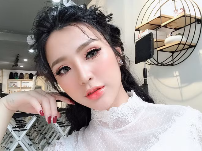 Nói về sự nổi tiếng bất đắc dĩ của mình, Thùy Dương cho biết hiện tại cô bạn vẫn đi làm và cuộc sống vẫn bình thường, có nhiều bạn bè biết đến facebook hơn, còn mọi thứ cũng không có gì ảnh hưởng lớn đến cuộc sống của cô gái này cả.