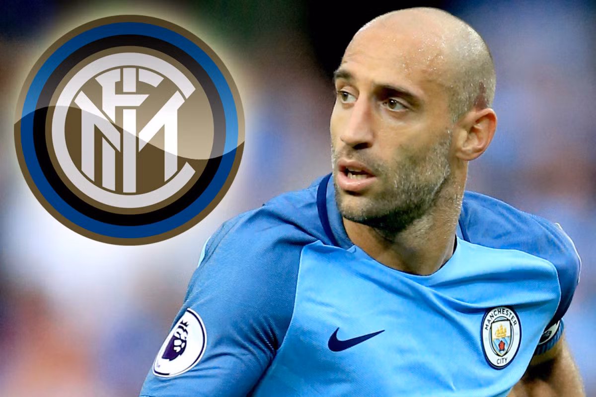 Zabaleta có bến đỗ mới: Các nguồn tin chuyển nhượng cầu thủ từ Sky Sports cho hay: Pablo Zabaleta đang thương thảo hợp đồng với West Ham, và nhiều khả năng sẽ đầu quân cho đội bóng thành London trong mùa tới, theo dạng chuyển nhượng tự do.