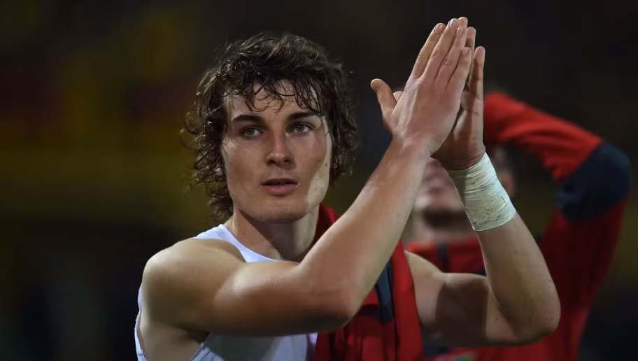 BLĐ Arsenal hoàn tất việc mua trung vệ trẻ Caglar Soyuncu của Freiburg.