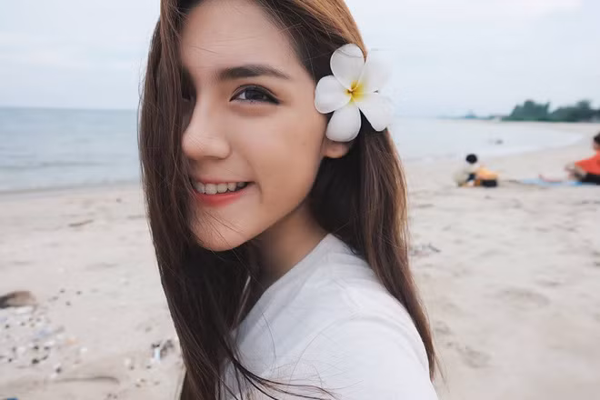Chính bản thân hot girl xinh đẹp Thái Lan này cũng từng tham gia vào cuộc thi tuyển chọn người mẫu chuyên nghiệp và đã lọt vào Top 10.