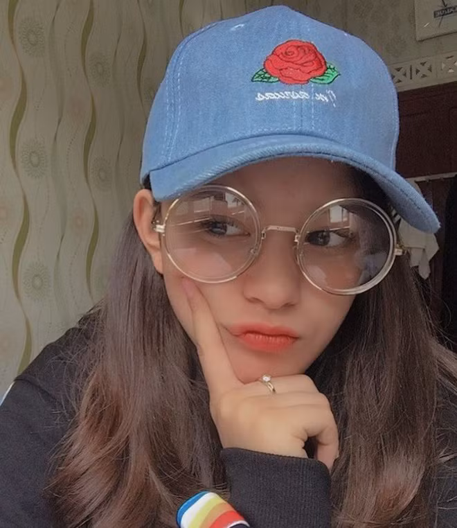 Hiện tại, nhờ ngoại hình đặc biệt của mình, Na Tây đã thử sức với vai trò mẫu ảnh cho một số shop thời trang ở thành phố mình đang sống.