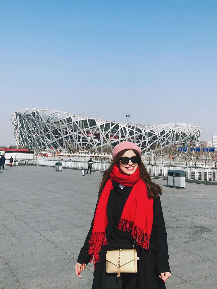 Đỗ Vóc và Văn Dũng chỉ có thể tranh thủ facetime hay nhắn vài tin chúc ngủ ngon người yêu vào thời gian rảnh. "Có khó khăn chứ, nhưng với mình, Dũng là người bạn trai có thể khiến mình yên tâm, tin tưởng" - bạn gái cầu thủ Hà Nội FC chia sẻ.