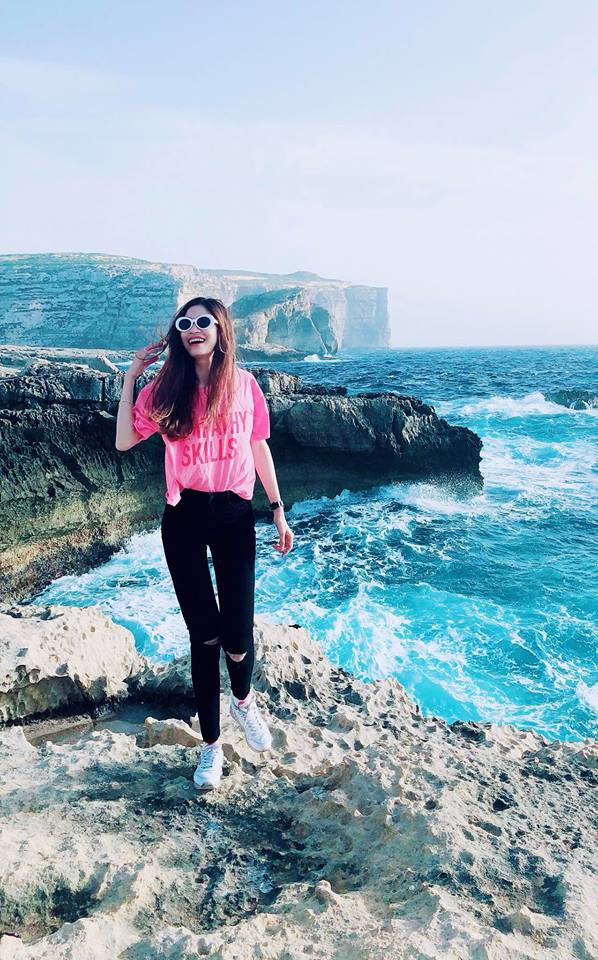 Trước đây, trong một lần chia sẻ với báo chí, cầu thủ Văn Dũng hạnh phúc kể lại kỷ niệm đáng nhớ nhất của anh với bạn gái là khi anh bị đứt dây chằng khi tham dự giải U21 quốc tế và phải nghỉ thi đấu một năm. Có hôm trời lạnh 13 độ, Vóc vẫn vượt quãng đường hơn 20km để mang cháo do cô tự nấu cho anh bồi bổ.