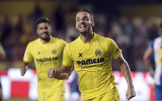 Roberto Soldado đến với Tottenham với giá 26 triệu bảng từ Valencia. Nhưng trong thời gian ở sân White Hart Lane, cầu thủ người Tây Ban Nha như người vô hình khi liên tục phải mài đũng quần trên băng ghế dự bị và hầu như không đóng góp được gì nhiều cho CLB chủ quản.