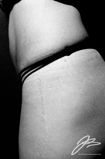 Khi thực hiện loạt ảnh này, Justin Bartels muốn người phụ nữ nên nói ra sở thích, yêu cầu trong ăn mặc và ngành thời trang nên lắng nghe nó để nghiên cứu đưa ra giải pháp cho cả hai bên. Ngay khi công bố, bộ ảnh thời trang Impression của Justin Bartels đã gây ấn tượng và ám ảnh người xem.