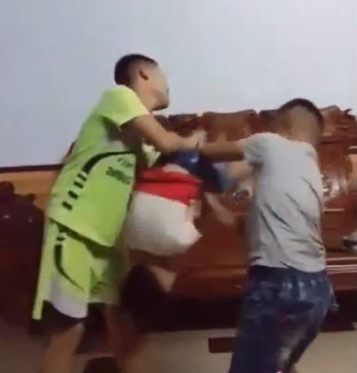 Chỉ sau thời gian ngắn xuất hiện những clip thực hiện trào lưu lộn người thu hút vô vàn lượt nhấn yêu thích hoặc chia sẻ, bình luận.