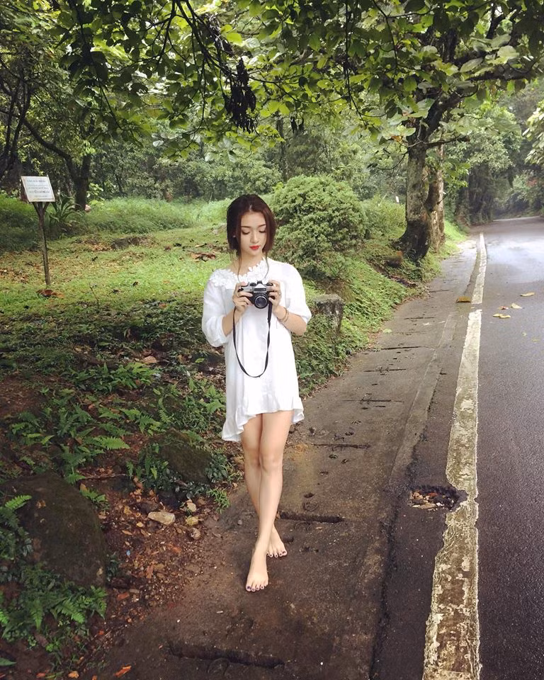 Ngay từ khi còn ngồi trên ghế nhà trường, chính việc làm người mẫu ảnh đã giúp cho Hải Anh có một khoản thu nhập kha khá.