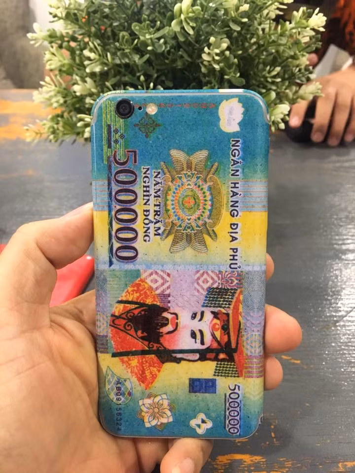 Một tờ tiền mệnh giá 500.000 được phát hành từ ngân hàng địa phủ sẽ là món đồ chơi gây ấn tượng trên chiếc điện thoại của bạn trong tháng cô hồn này.