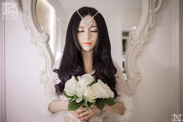 Tuy nhiên, đứng trước những tin đồn không hay về mình, Trang Anna đã đưa ra những phản bác của mình. Trang khẳng định cô không "đập mặt đi xây lại" mà chỉ sửa mũi. Về những bức ảnh ăn mặc hở hang đến phản cảm, hot girl Hải Phòng cho biết đó đều là những bức ảnh chụp cô mặc trang phục diễn thời còn làm vũ công.