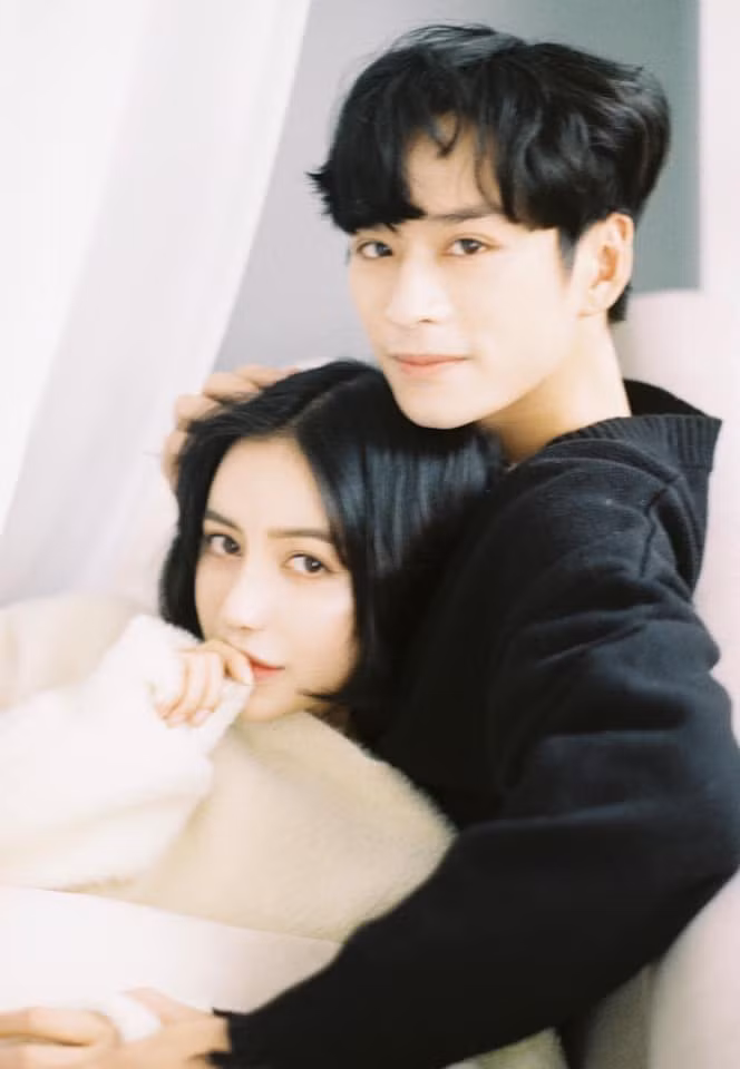 Ngày 6/4 vừa qua, dân mạng vô cùng chú ý tới tới vụ lùm xùm tình cảm của Trần Nghĩa người sẽ đóng chính trong phim "Mắt biếc" đang được các bạn trẻ ngóng chờ. Anh chàng này bị cô người yêu cũ là hot girl Trang Anna tố rằng ngoại tình và lợi dụng cô trong trong thời gian yêu nhau.