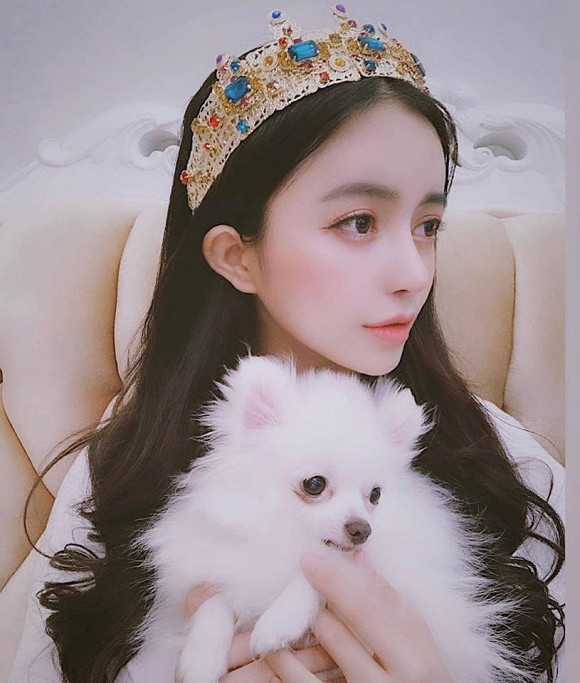 Ở chiều hướng ngược lại, Trần Nghĩa sau khi bị bạn gái cũ bóc phốt, nam diễn viên này vẫn chưa có động thái thanh minh hoặc giải thích trên Facebook và bất cứ phương tiện truyền thông nào khác. Anh thậm chí đã đóng cửa Facebook cá nhân của mình và càng khiến cộng đồng mạng thêm sôi sục.