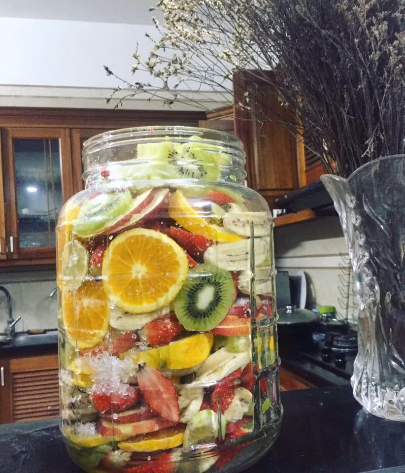 Hỗn hợp rượu được các bạn trẻ pha chế có chứa cồn của rượu, ga của nước ngọt cực kỳ độc hại. Hầu hết các bạn trẻ khi pha chế rượu thường là "trộn" các loại đồ uống theo kiểu ngẫu hứng. Một số loại rượu và nước có ga không hề hợp nhau về mùi vị nhưng vẫn được sử dụng. Sự thiếu hiểu biết về mặt khoa học của các bạn trẻ đang biến phong trào uống rượu tự pha chế thành một hiểm họa, mối nguy cho sức khỏe trong tương lai.