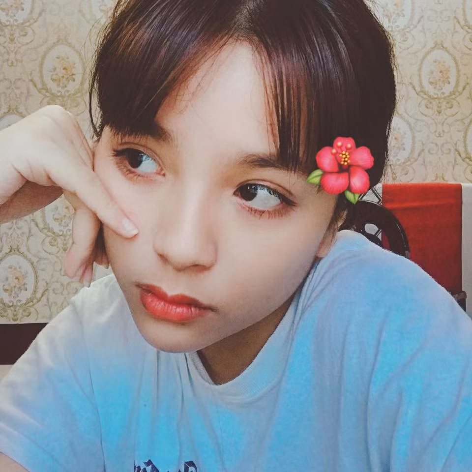 Không chỉ gây ấn tượng với mọi người xung quanh bởi gương mặt "xinh như hoa", Tường Vân còn luôn biết cách làm mình nổi bật nhờ phong cách thời trang đa dạng, hợp thời.