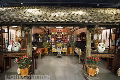 Trong xã hội càng ngày càng hiện đại, giới trẻ dần quên đi những nét đặc biệt của Tết xưa. Chính vì vậy, việc BQL phố cổ Hà Nội đã tái hiện lại không gian "Tết Việt" tại Ngôi nhà di sản 87 Mã Mây. Ảnh: Khoa học phát triển