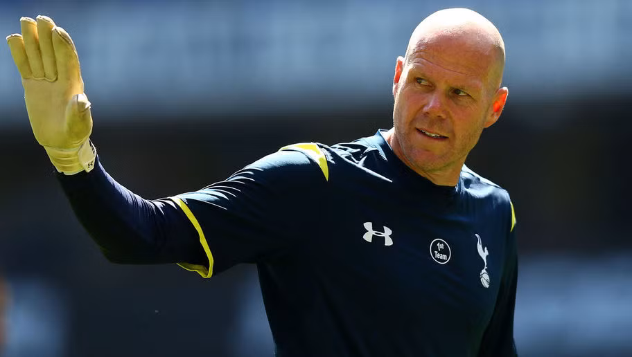 Brad Friedel: 42 tuổi 176 ngày.