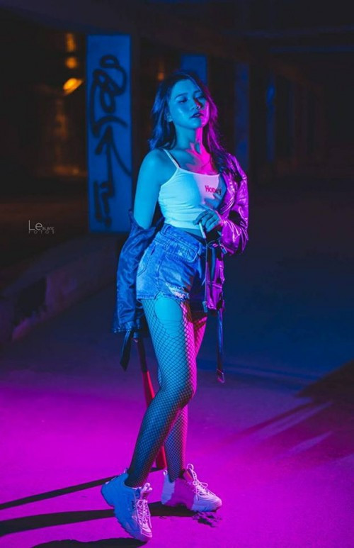 So sánh bức ảnh của anh chàng "bóc phốt", cư dân mạng nhận ra đó chính là là nữ chính ngoài đời. Rất nhiều bình luận bức xúc với màn ”sống ảo” của cô nàng.