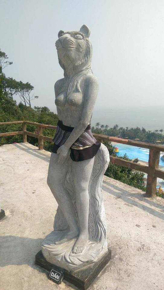 Sở đưa ra 3 yêu cầu khắc phục để lựa chọn: Cất hết những tượng đá, mặc quần áo nghiêm chỉnh cho tượng hoặc gọi thợ đến đục đẽo, chỉnh sửa những chỗ nhạy cảm.