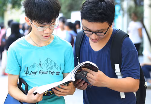 Cong bo diem chuan cua truong THPT chuyen “choi” cao nhat Ha Noi