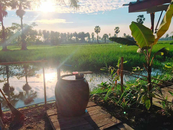 Điều đặc biệt hơn, với mô hình nhà ở quê như của cặp vợ chồng trên, mọi thứ thực phẩm đều có sẵn trong nhà từ rau củ cho đến thịt cá.