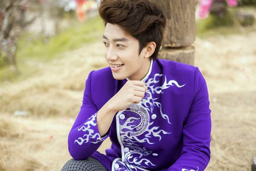 Không chỉ nổi tiếng vì ngành nghề đặc biệt, điều khiến cho Vũ Quang được chú ý chính là vẻ ngoài quá đỗi điển trai của mình.