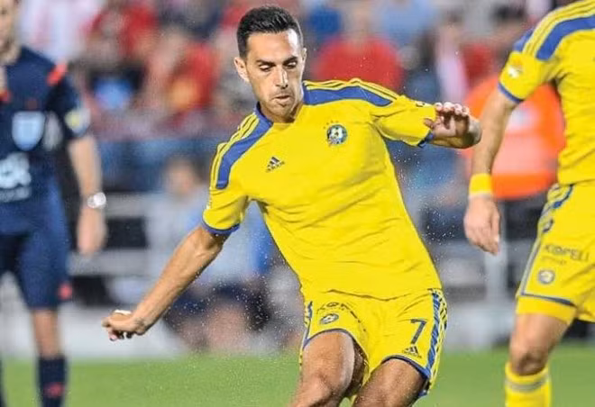 Eran Zahavi là tiền vệ trung tâm của Maccabi Tel Aviv. Tiền vệ này đã ghi 1 bàn và tung ra 5 cú sút, trong đó có 4 cú sút trúng đích giúp Maccabi Tel Aviv thắng thuyết phục trước đại diện đến từ Bồ Đào Nha là Porto với tỷ số 3-1.