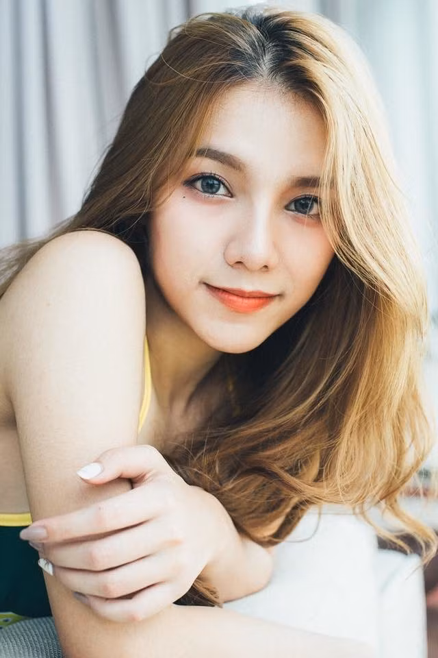 Cùng chiêm ngưỡng sắc đẹp của cô nàng được mệnh danh là "búp bê Thái Lan” và Panchaya Natworrakan. Ảnh trong bài: FBNV.