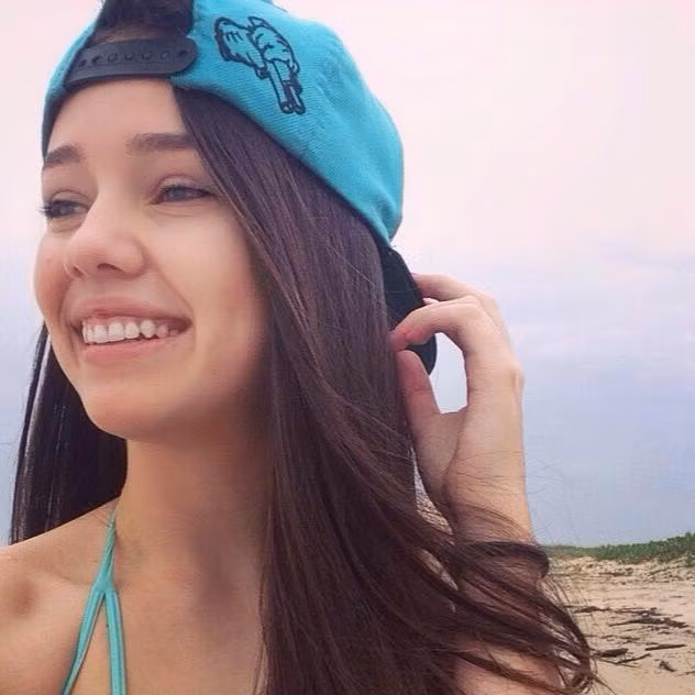 Cùng ngắm nhìn nhan sắc "cực đã" của hot girl tuổi 15 - Edinara Kreis Antunes.