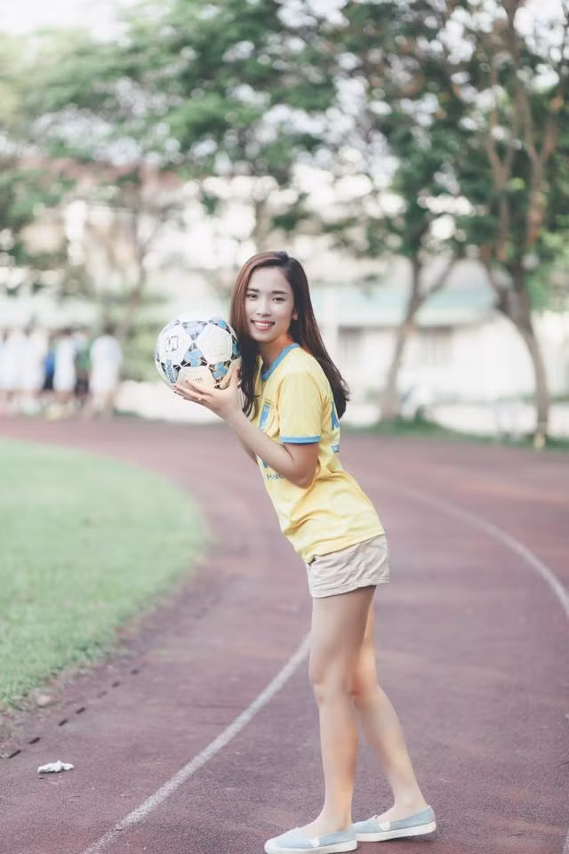 Khi được hỏi về tình yêu bóng đá, Minh Tâm chia sẻ: "Mình bắt đầu đi xem bóng đá từ năm 2012 và mình thường cổ vũ hết mình cho ĐTVN mỗi khi tuyển thi đấu".