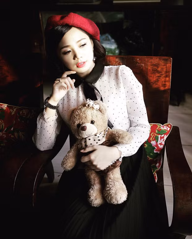 Điểm bị soi trên gương mặt Quỳnh Kool là chiếc mũi cao bất thường dẫn đến mất vẻ tự nhiên như xưa.