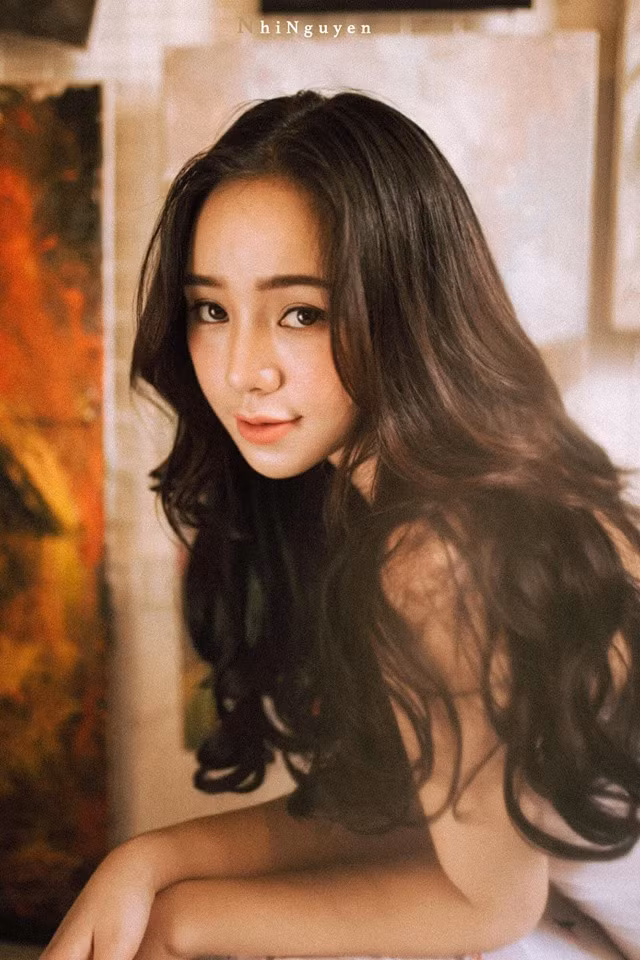 Phải thừa nhận rằng, so sánh với hình ảnh vài năm trước, Quỳnh Kool thay đổi rõ rệt, chú ý nhất là gương mặt với chiếc mũi cao.