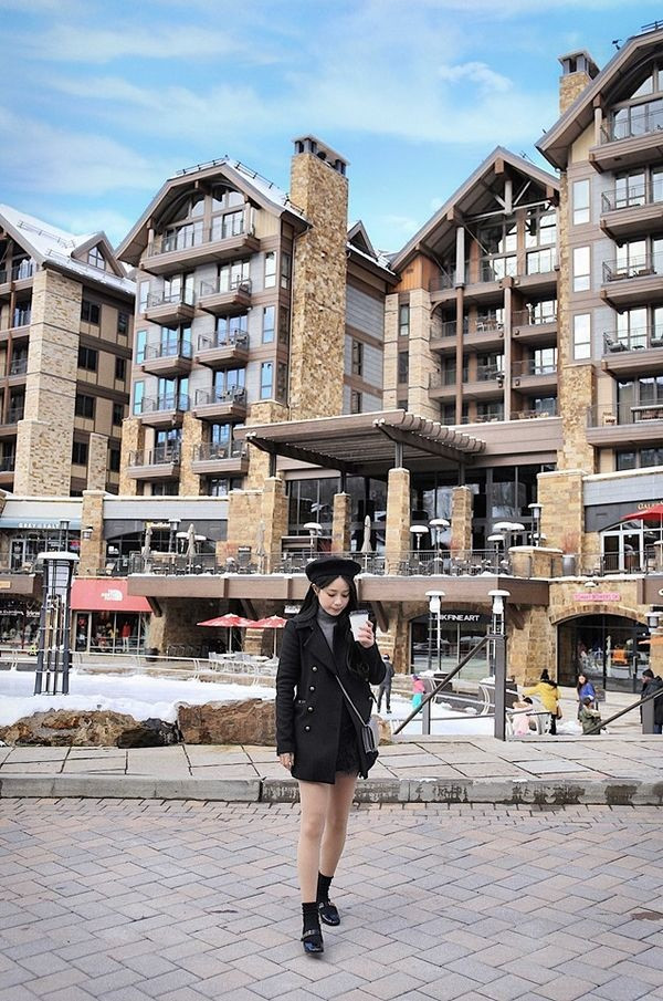 Trước đây, Cẩm Tú từng chọn ngành Thiết kế thời trang để theo đuổi, nên cô hiểu rõ: Những thương hiệu đắt tiền đều có giá trị về chất lượng và tính thẩm mỹ nhất định.