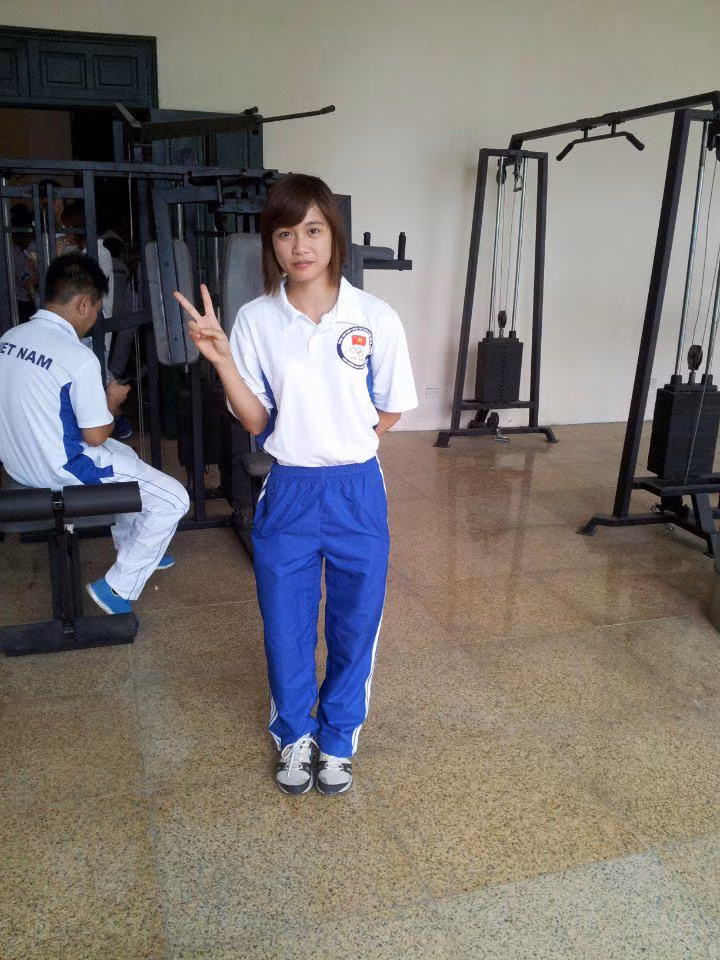 Hiện tại Nguyễn Thị Huyền là sinh viên năm thứ tư của trường Đại Học Thể dục Thể thao Từ Sơn – Bắc Ninh. Nhưng do tập huấn và thi đấu triền miên nên cô nợ khá nhiều môn. Số tiền thưởng mà Huyền giành được cô gửi về nhà còn lại thì cô dành để nộp lại tiền học các môn.