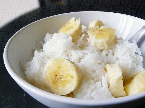 Cơm trôn chuối thì có vẻ đặc biệt hơn