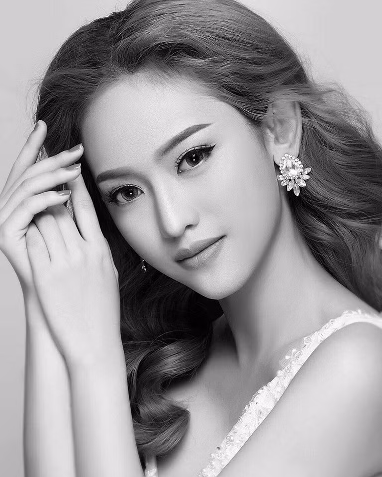 "Nhân đây, Vi muốn gửi lời xin lỗi chân thành đến những ai bị Vi so sánh như trong status. Bản thân Vi không có ý định đâm chọt hay xem thường ai cả." Thúy Vi cho biết thêm.