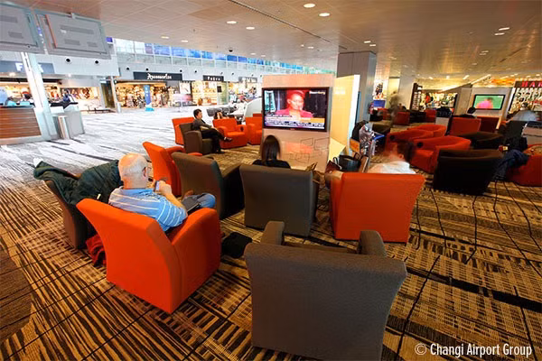 Đứng ở vị trí thứ nhất: Sân bay Quốc tế Changi (Changi International Airport, Singapore).