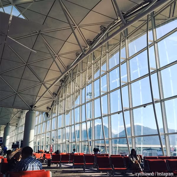 Sân bay Quốc tế Hồng Kông (Hong Kong International Airport, Hồng Kông) góp mặt ở vị trí thứ 5.