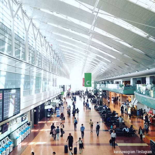 Sân bay Haneda, hay Sân bay quốc tế Tokyo (Haneda International Airport, thủ đô Tokyo, Nhật Bản) về vị trí thứ 3.